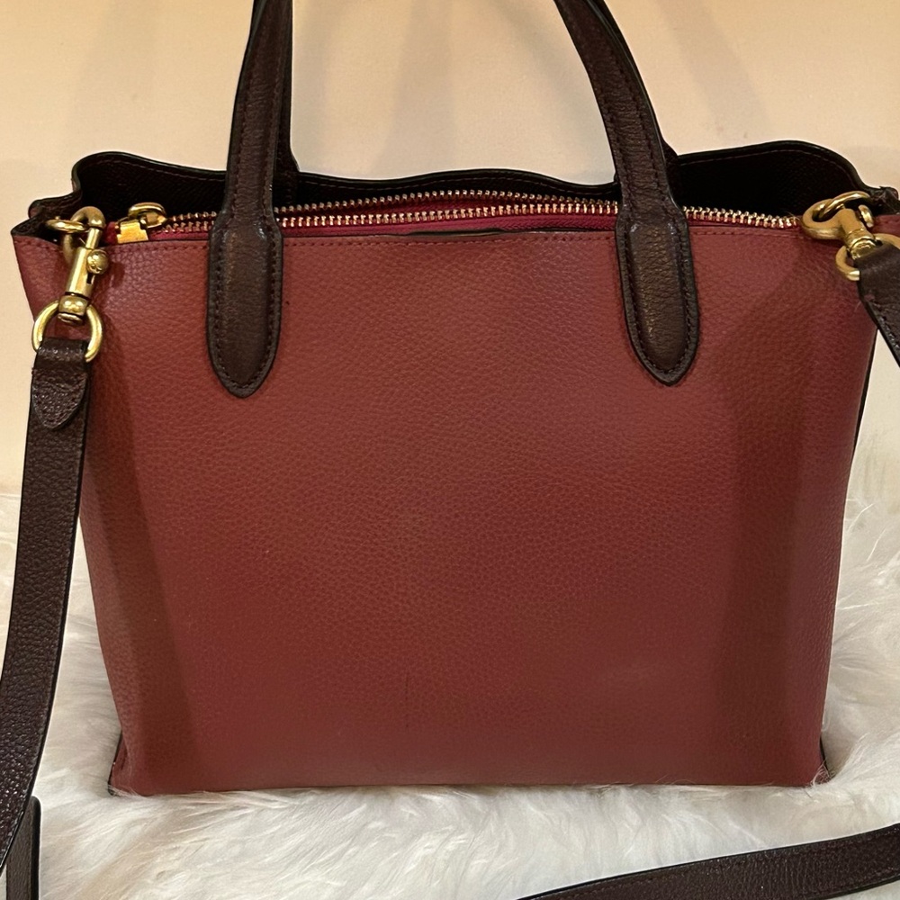 Elegant Brown Leather Handbag - Picture 6 of 11